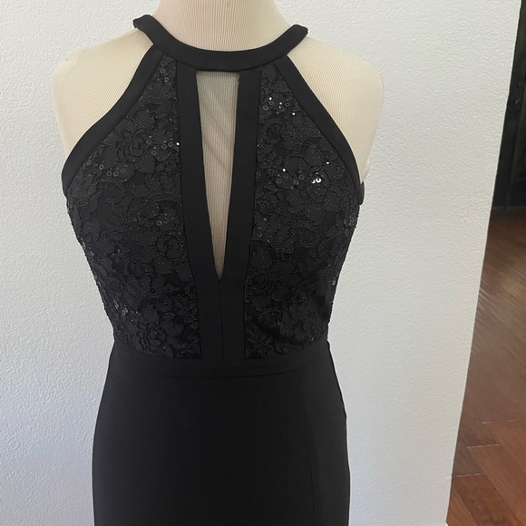 Juniors gown by Morgan and Co size 1/2 - Picture 2 of 4